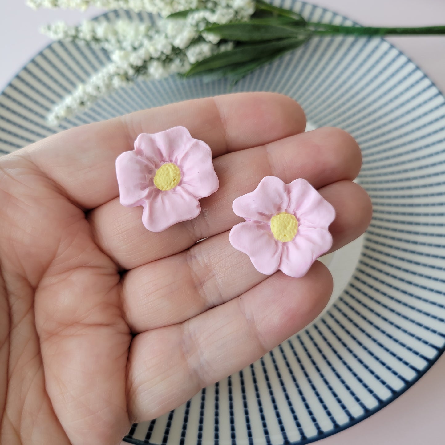 Flower Studs (Large) | Pink