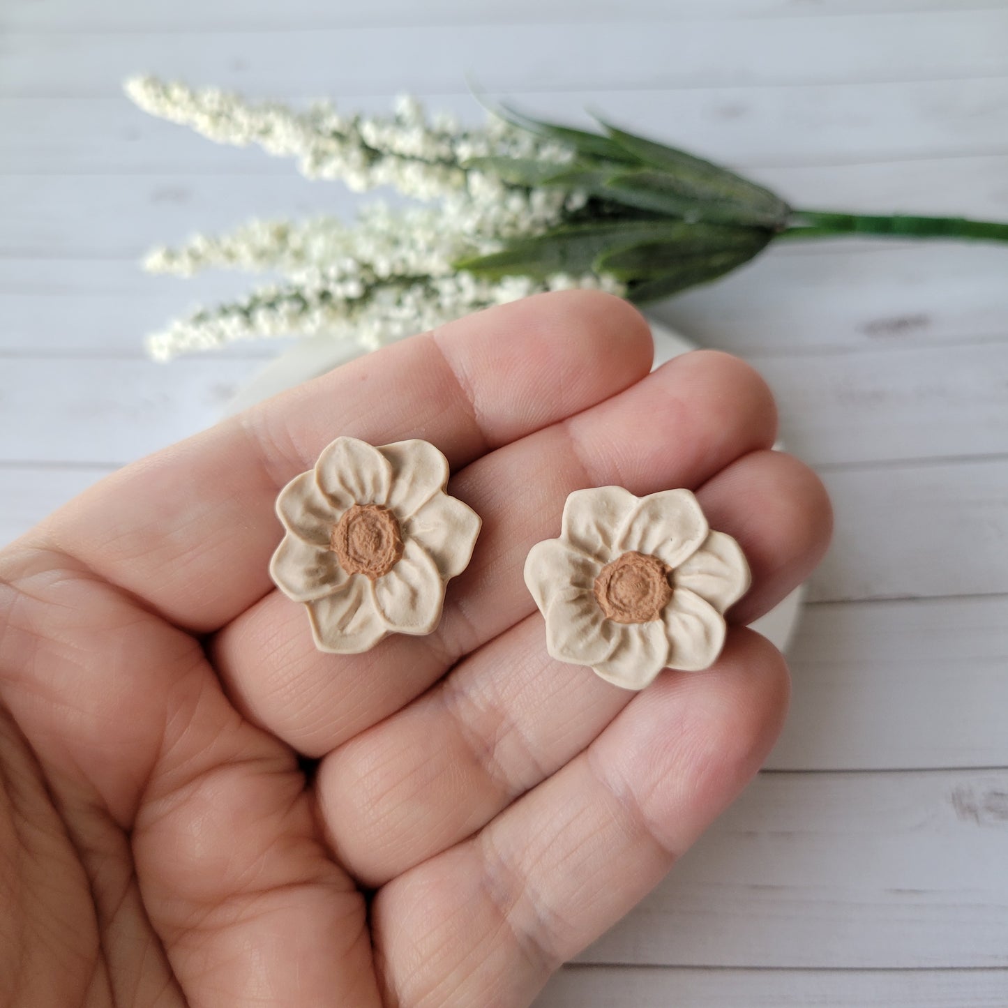 Flower Studs (Large) | Beige