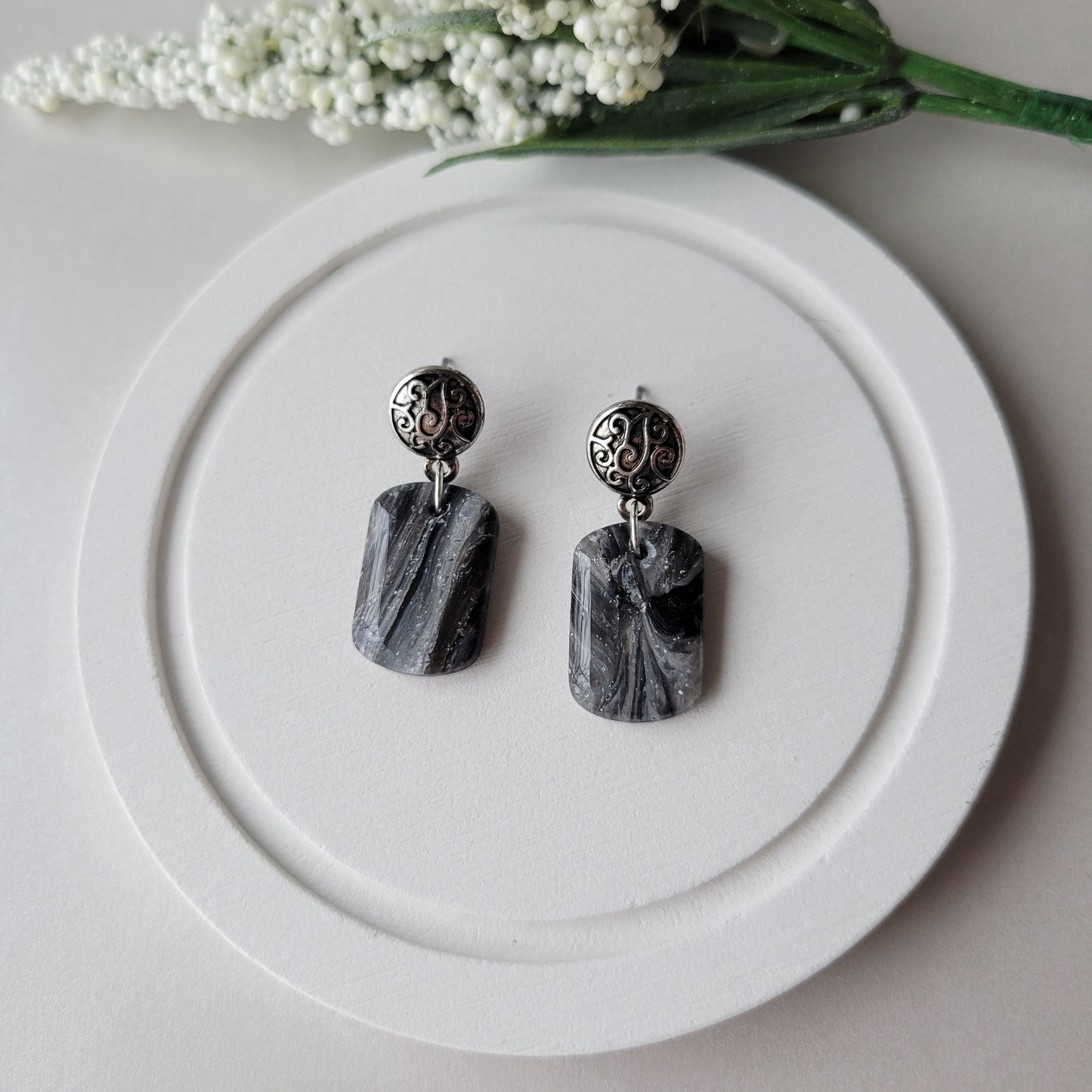 Small Elora Dangle | Black Marble