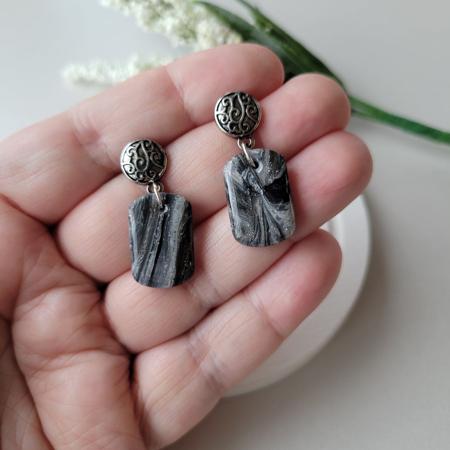 Small Elora Dangle | Black Marble