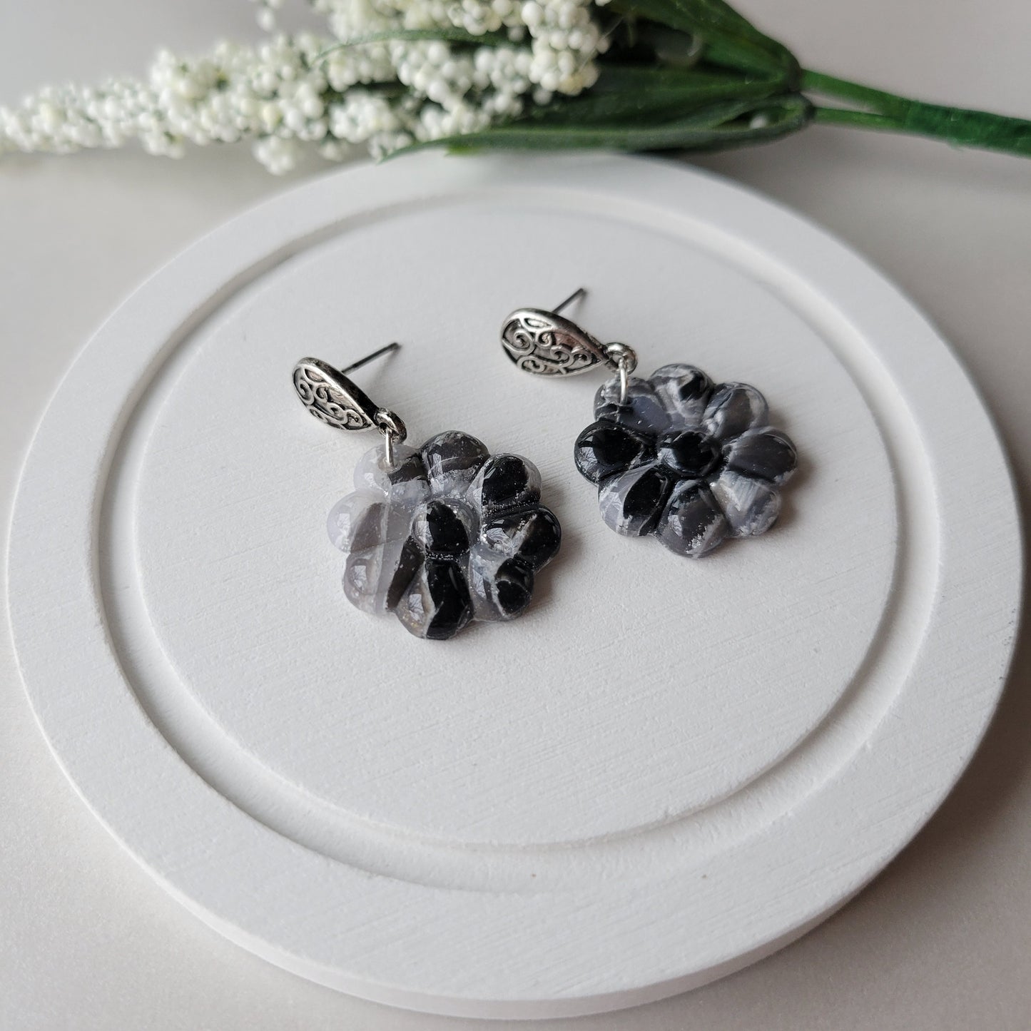 Flower Dangle | Black Marble