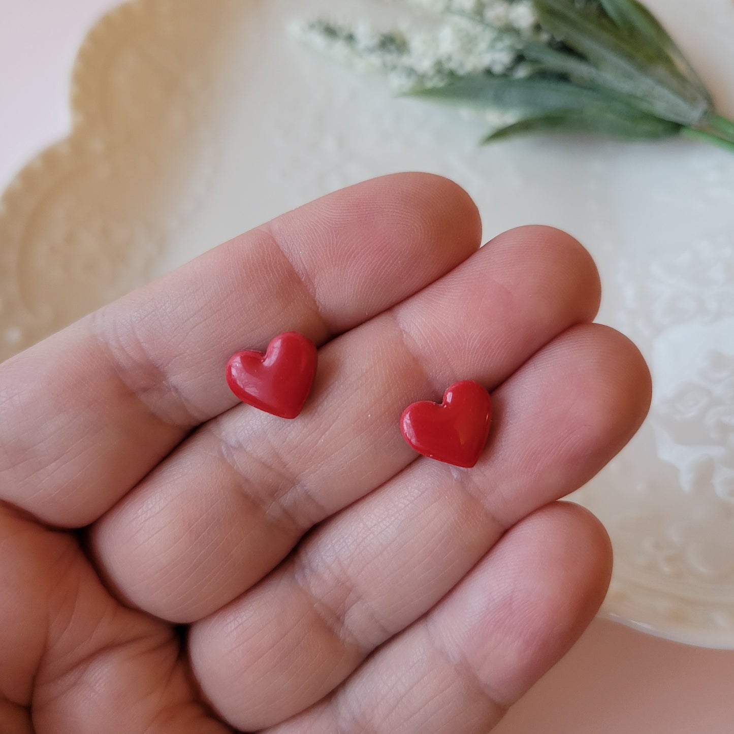 Cinnamon Heart Studs | Red