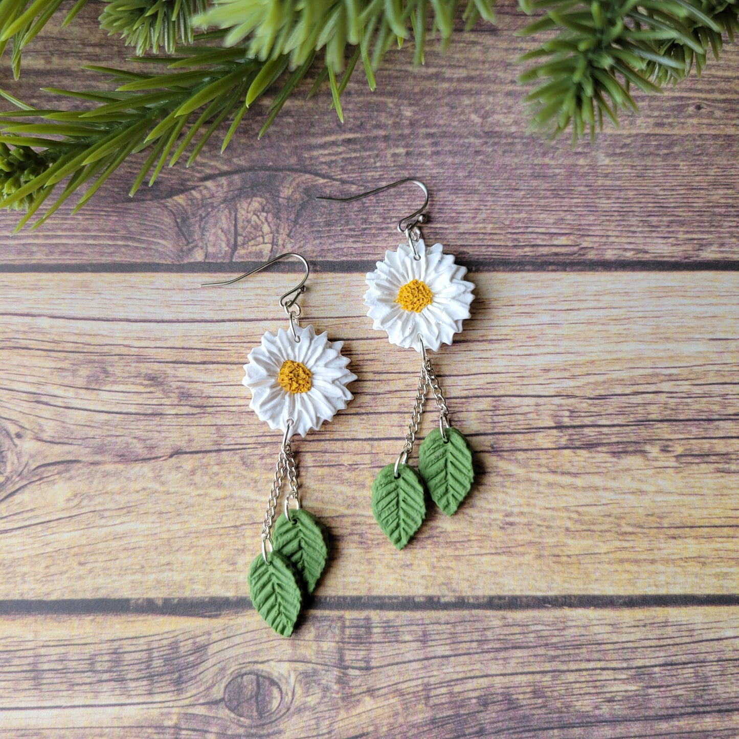 Daisy Dangle | White