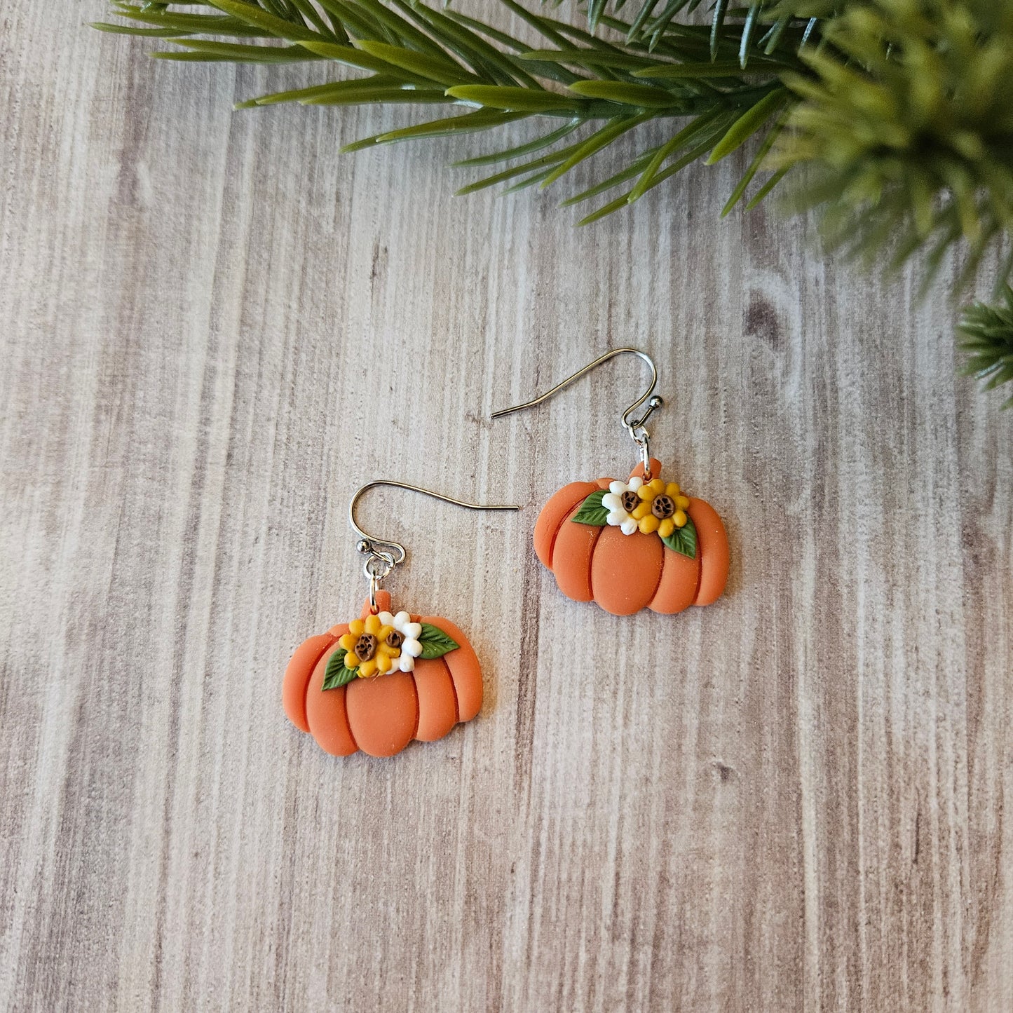 Pumpkin Dangles | Floral